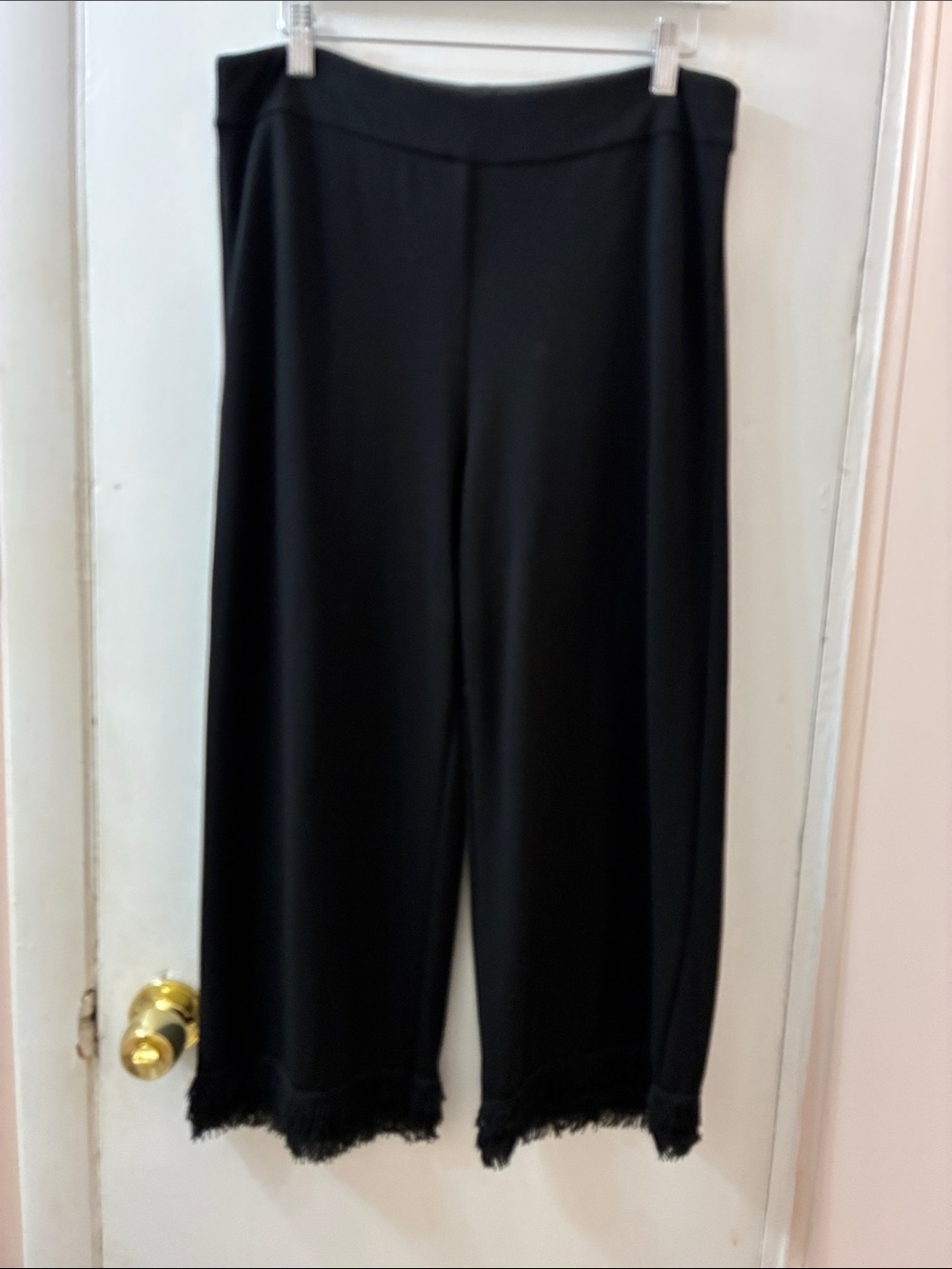 Lysse’ Black Wide-Leg Fringe Hem Cropped Pants